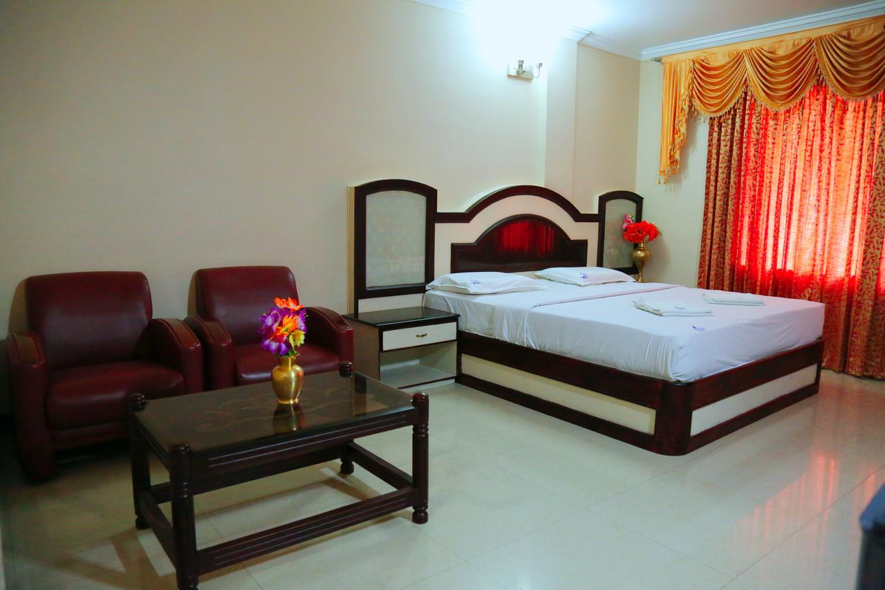 Hotel Vels Court Palni Exterior photo