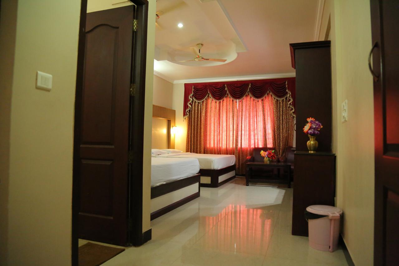 Hotel Vels Court Palni Exterior photo