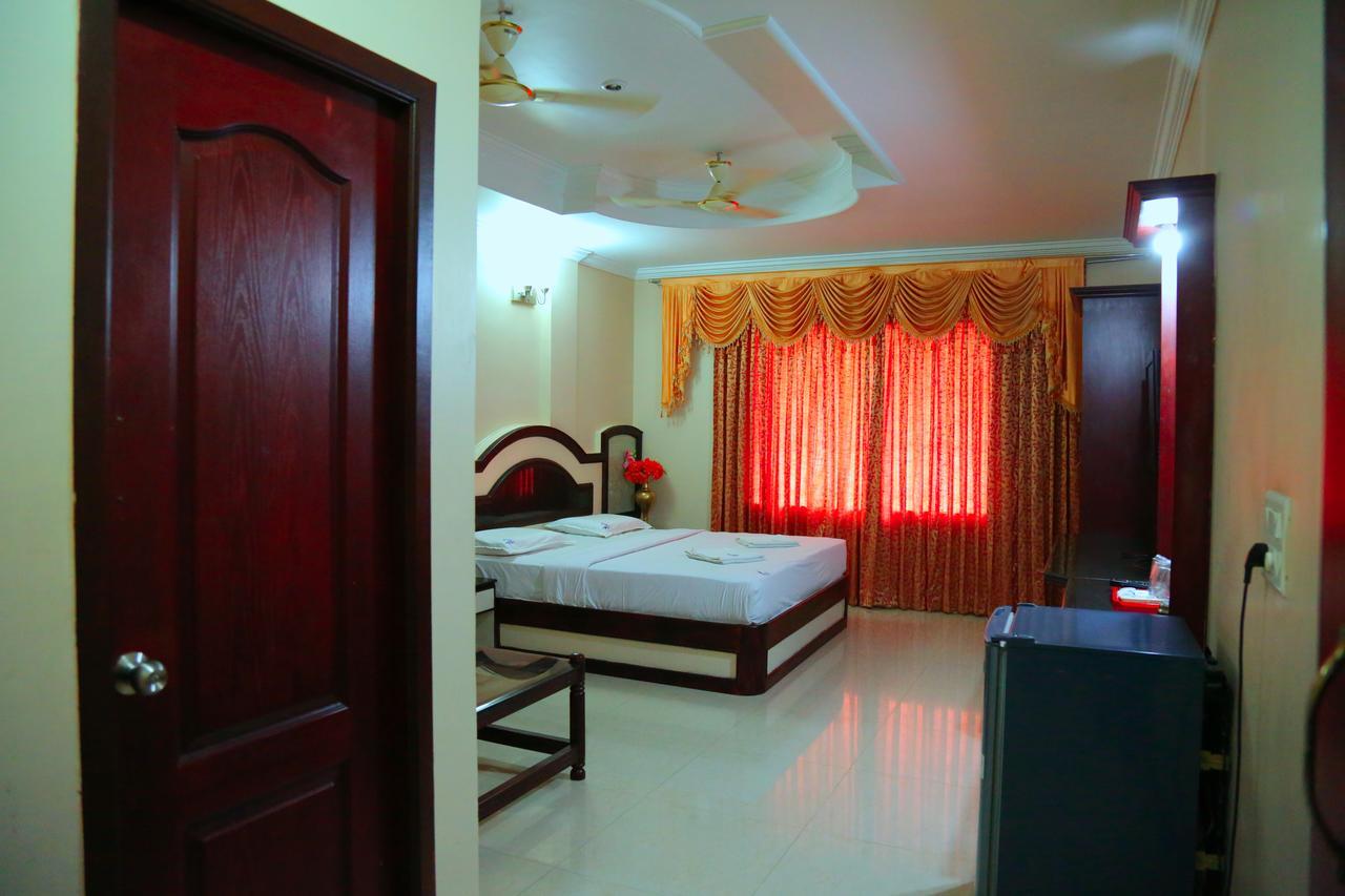 Hotel Vels Court Palni Exterior photo