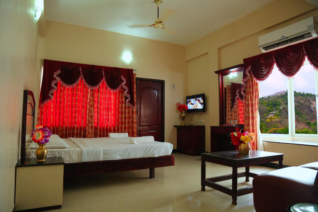 Hotel Vels Court Palni Exterior photo