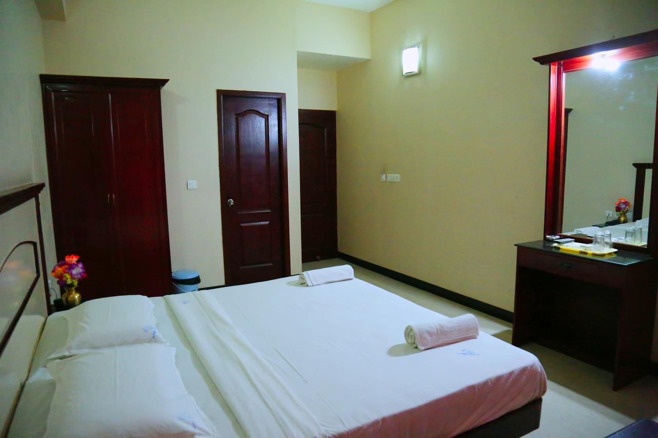 Hotel Vels Court Palni Exterior photo