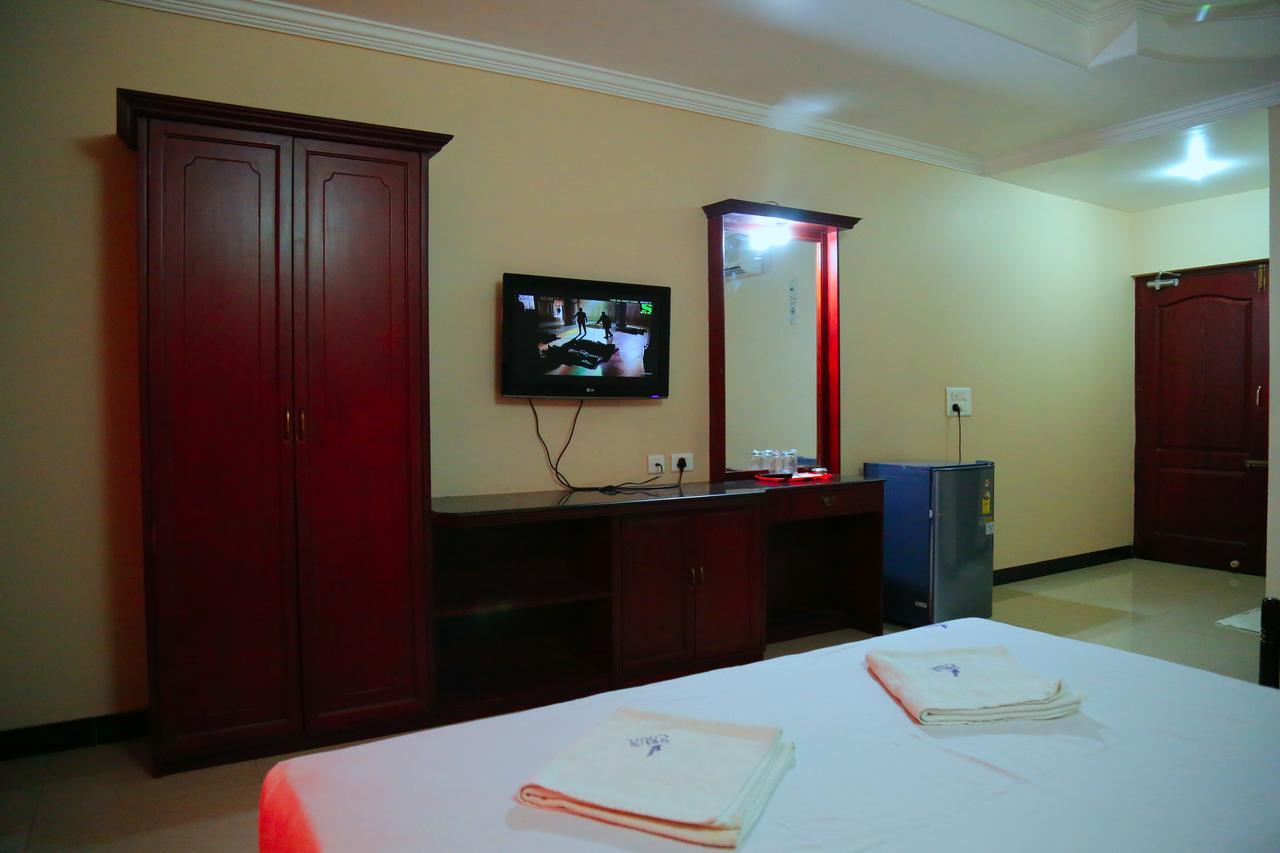 Hotel Vels Court Palni Exterior photo